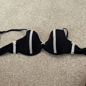 B. Temptd 36d black bra